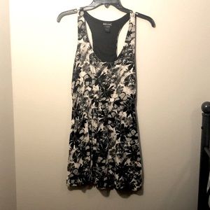Wet Seal Black and Gray Floral Dress 🖤🤍